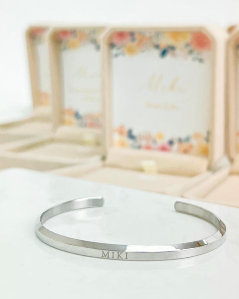 Timeless engraved bangle 刻字手鐲姊妹禮物